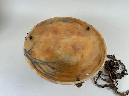 Hanging alabaster basin in imitation marble.
H....