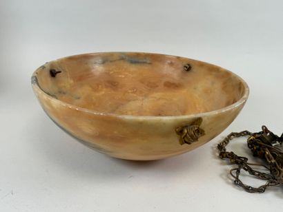 Hanging alabaster basin in imitation marble.
H....