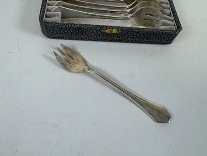 ERCUIS.
Set of twelve silver-plated oyster...