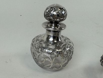 Lot including :
- a small openwork glass...