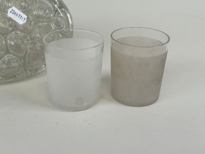 Lot including:
- REIMS, a glass flower holder.
10...