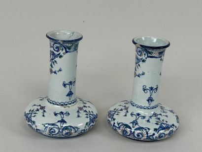 GIEN.
Pair of small polychrome earthenware...