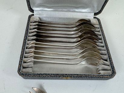 ERCUIS.
Set of twelve silver-plated oyster...