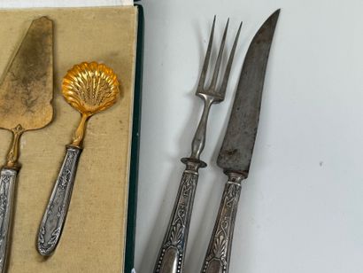Steel and silver-plated chopping set.
L....