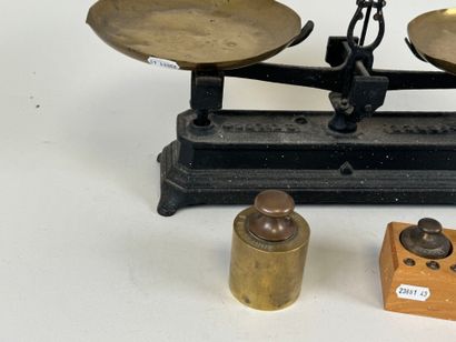 Cast-iron scale with double brass plates.
20...