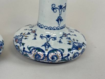 GIEN.
Pair of small polychrome earthenware...