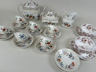 Lot including:
- SARREGUEMINES.
Two earthenware...