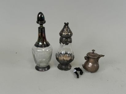 Lot including :
- GALLIA , silver-plated...