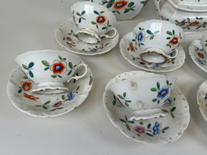 Lot including:
- SARREGUEMINES.
Two earthenware...