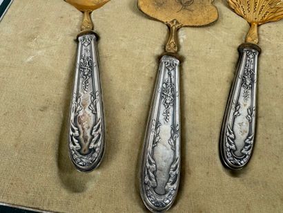 Steel and silver-plated chopping set.
L....