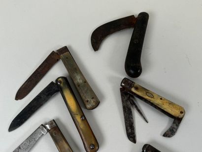 Small collection of nine small horn and metal...