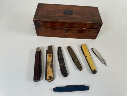 Small collection of six pocket knives in...