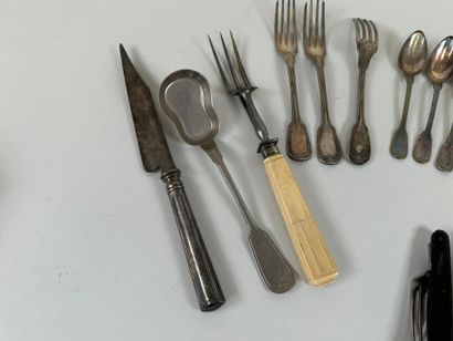 Lot including :
- a folding horn and metal...