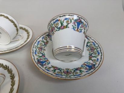 Lot including:
- E. GALLARD à tours.
White...