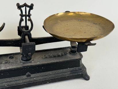 Cast-iron scale with double brass plates.
20...