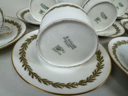 Lot including:
- E. GALLARD à tours.
White...