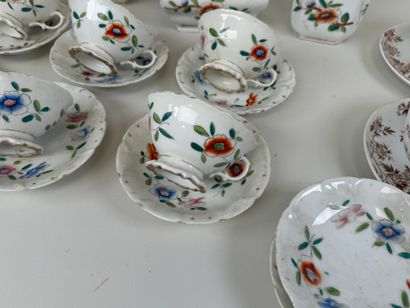 Lot including:
- SARREGUEMINES.
Two earthenware...