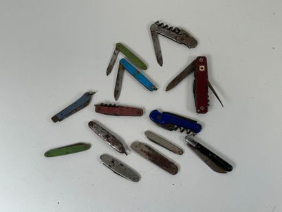 Collection of thirteen pocket knives, some...