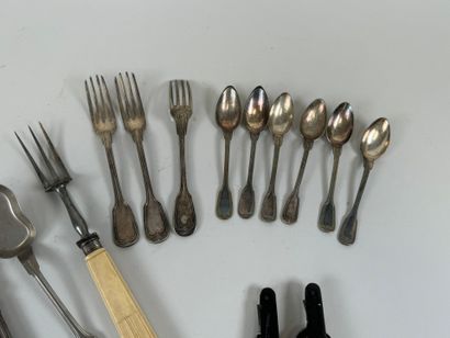 Lot including :
- a folding horn and metal...