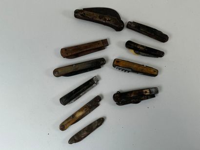Small collection of nine small horn and metal...