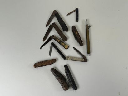 Small collection of ten knives in wood, horn...