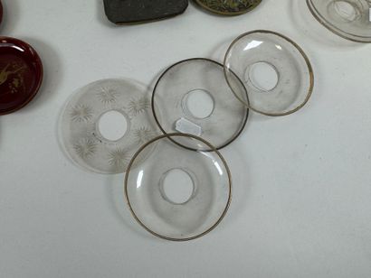 Set of glass, brass and chased bronze bobèches.
D....