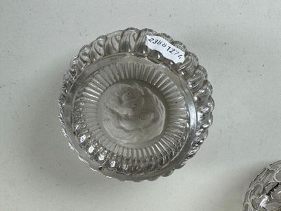 Lot including :
- a small openwork glass...