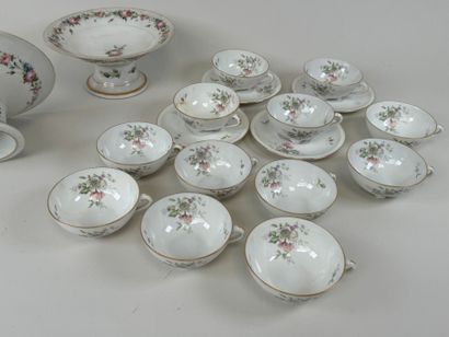 Lot including :
- two polychrome porcelain...