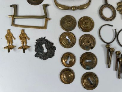 Small batch of furnishing accessories and...