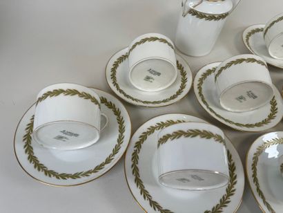 Lot including:
- E. GALLARD à tours.
White...