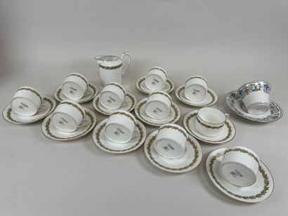Lot including:
- E. GALLARD à tours.
White...