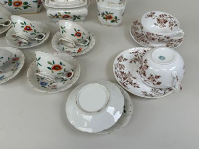 Lot including:
- SARREGUEMINES.
Two earthenware...