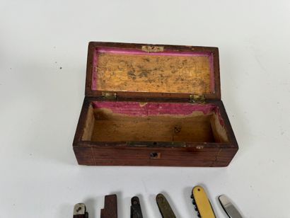 Small collection of six pocket knives in...
