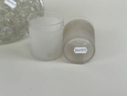 Lot including:
- REIMS, a glass flower holder.
10...