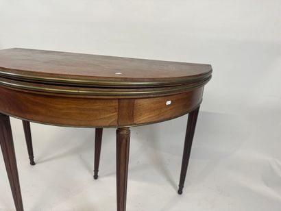 Half-moon table in molded wood and brass...