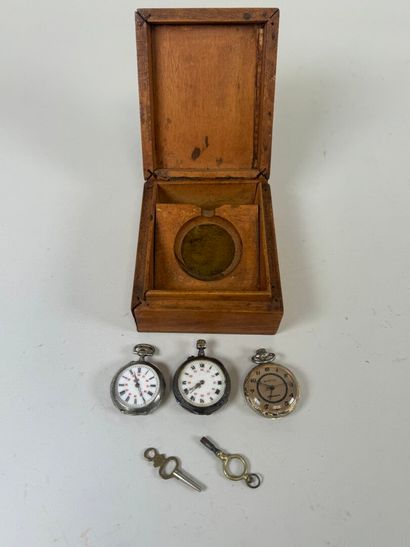 Lot de trois montres de col en argent et...