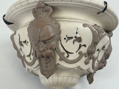 SARREGUEMINES.
Openwork stoneware pendant...