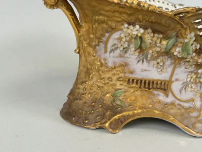 WIEN -TEPLITZ.
Jardinière en porcelaine ajourée...
