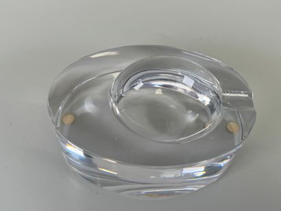 SEVRES.
Cendrier en cristal.
6 x 16 x 12...
