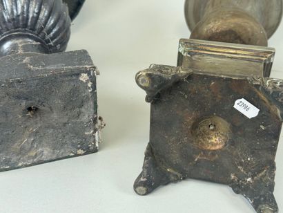 Small cast-iron Medici garden basin.
H. 30...