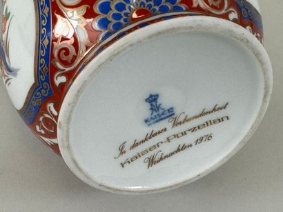 KAISER, Germany.
Vase balustre en porcelaine...