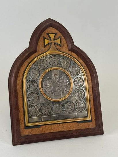 Cadre en métal, cuivre et laiton figurant...