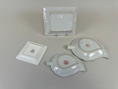 Ensemble de quatre cendriers ou vide-poches...