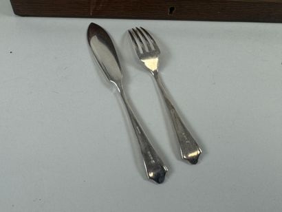 Partie de service à poisson en métal argenté...