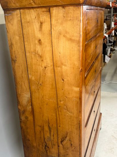 Semainier in molded wood, black marble top.
147...