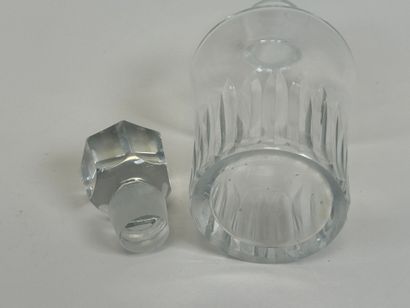BACCARAT.
Carafe en cristal taillé.
H. 27...