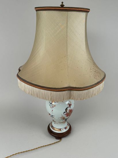 ASIE, XXe.
Potiche couverte en porcelaine...