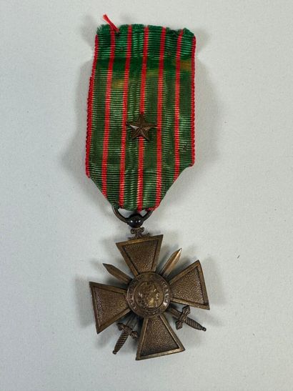 Croix de guerre 1914-1917 avec son galon...