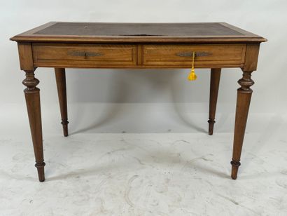 Petit bureau plat en bois mouluré ouvrant...