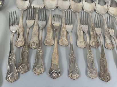 Partie de ménagère en métal argenté à décor...